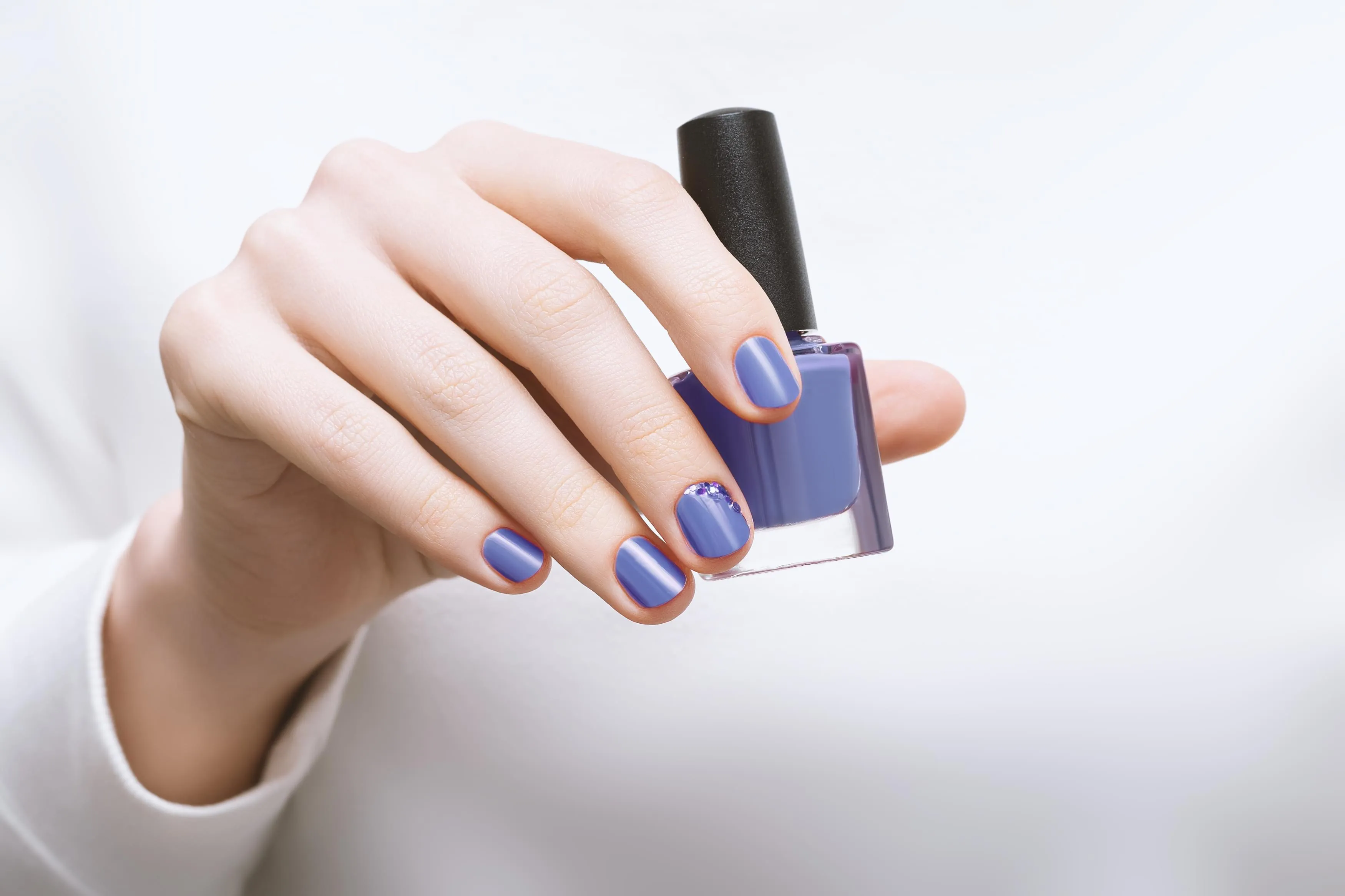 Mani + esmalte en Roma Norte Manicure con esmalte tradicional en CDMX