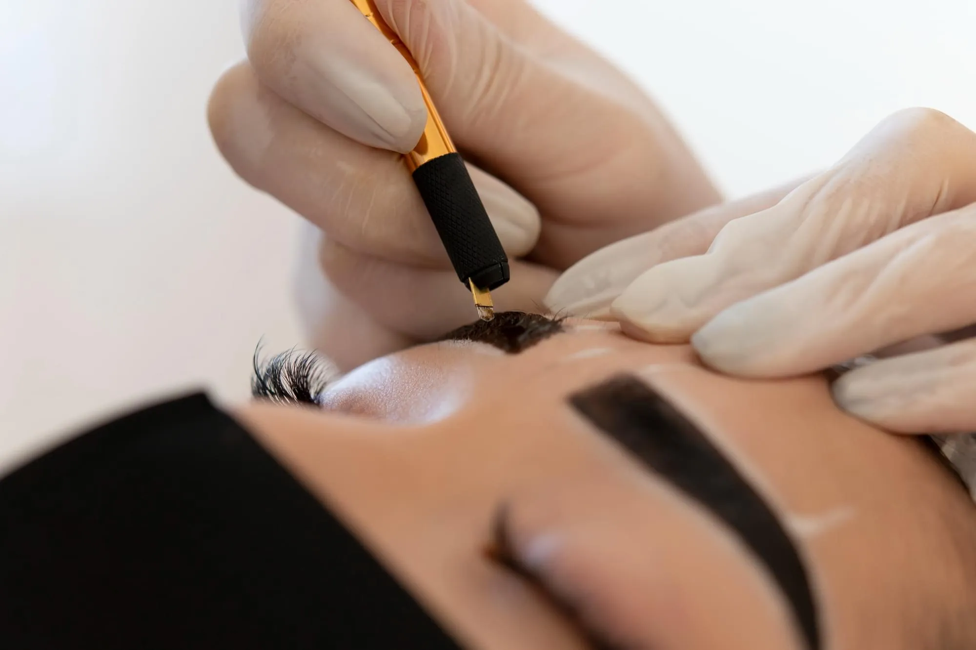 Decoraciones para cejas y pestañas
